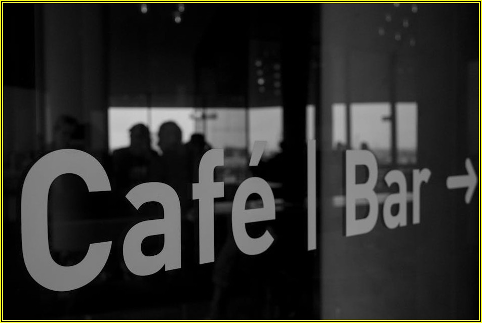 가게 홍보, 입간판 하나로 분위기 반전 성공