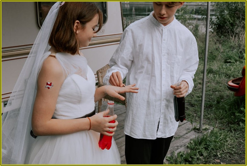 스티커 제작의 모든 것: 코팅 스티커 종류별 특징 완벽 분석