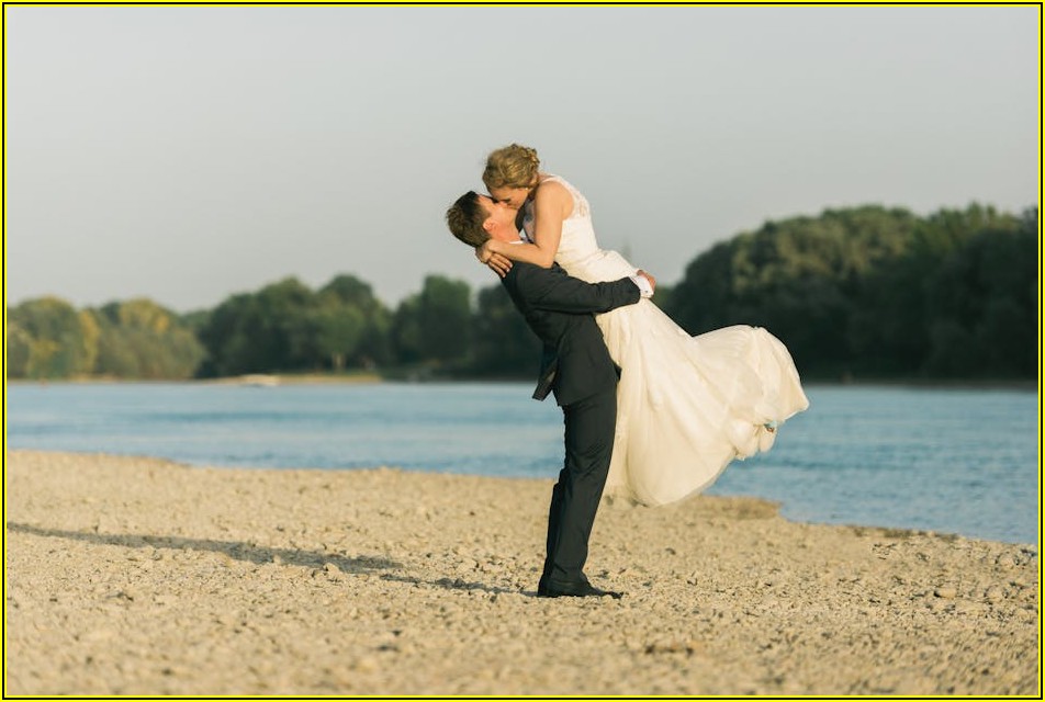 믿음직한 결혼식 사회자, 섭외 비용 궁금하다면?