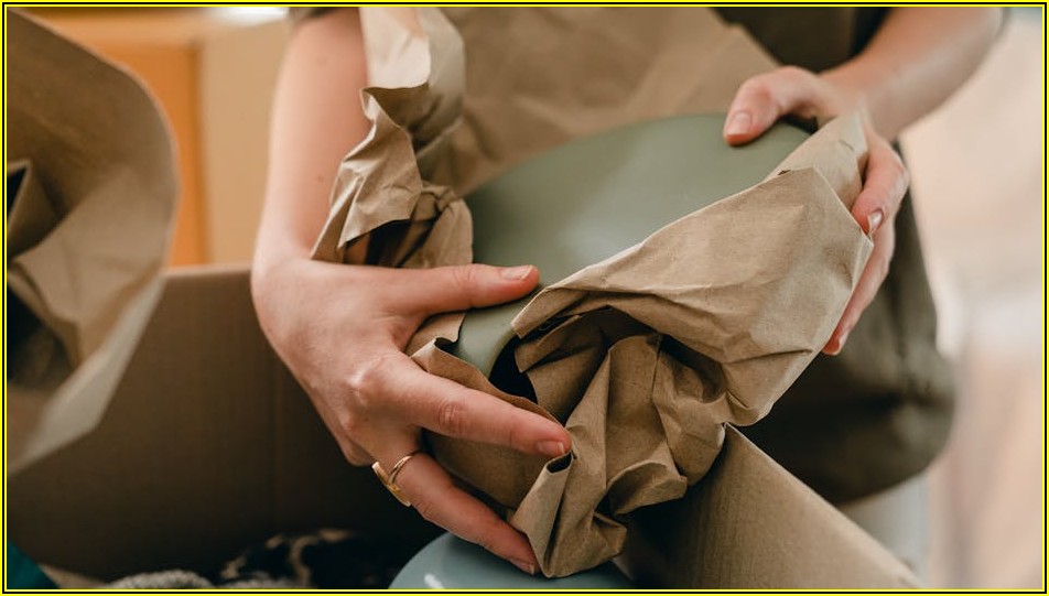 똑똑한 창고 활용, 컨테이너로 임대료 부담 줄이기