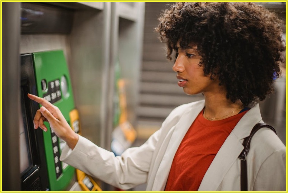 '물은 셀프' 그 이면에 담긴 진짜 이야기