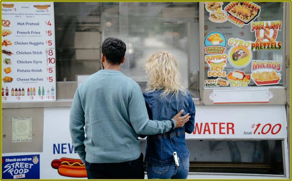 감각적인 메뉴판 스티커, 디자인 트렌드로 고객 유혹