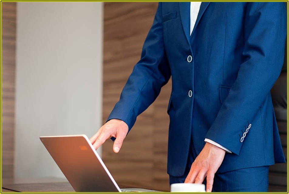 목, 어깨 통증? 이제 컴퓨터 거치대로 시원하게 해결해요