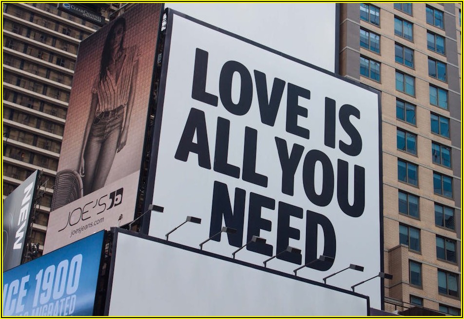 경주 간판, 야간 조명으로 감성을 더하다