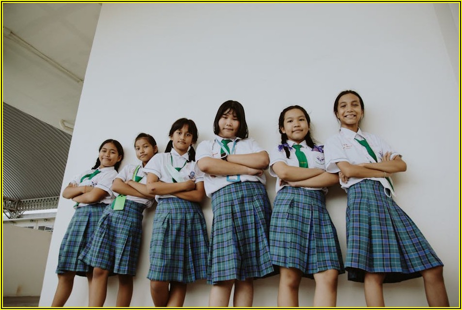 추억 소환! 영화, 드라마 속 복고 교복의 매력