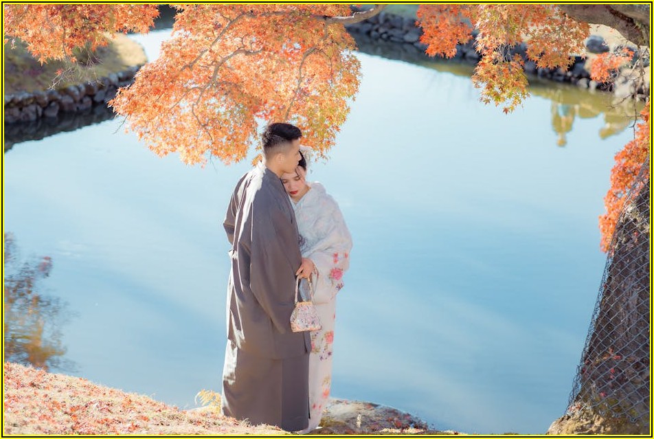 가을 결혼식 주인공처럼 돋보이는 하객 패션 비법