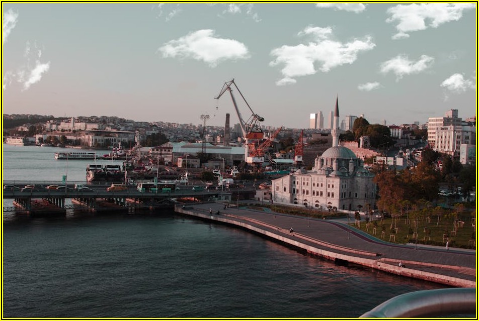 산업 현장을 지배하는 힘, 크레인의 모든 것