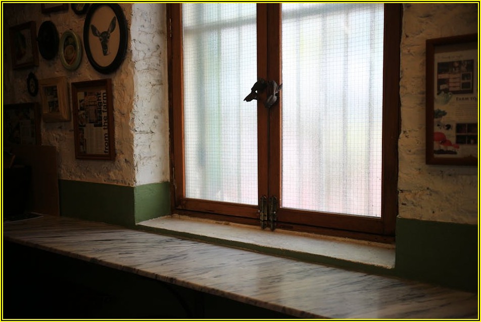 거실 액자, 조명으로 빛나는 인테리어 비밀 공개