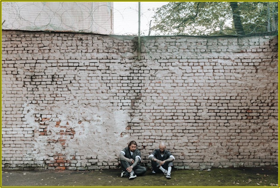 가시철조망 설치, 강력한 보안으로 침입을 막아내세요