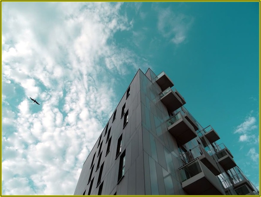 건축 디자인을 바꾸는 저철분 유리, 그 놀라운 기능들