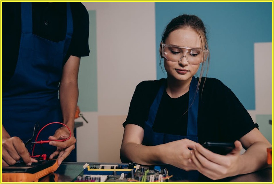 사출금형산업기사: 합격 후 연봉 상승, 현실적인 취업 가이드