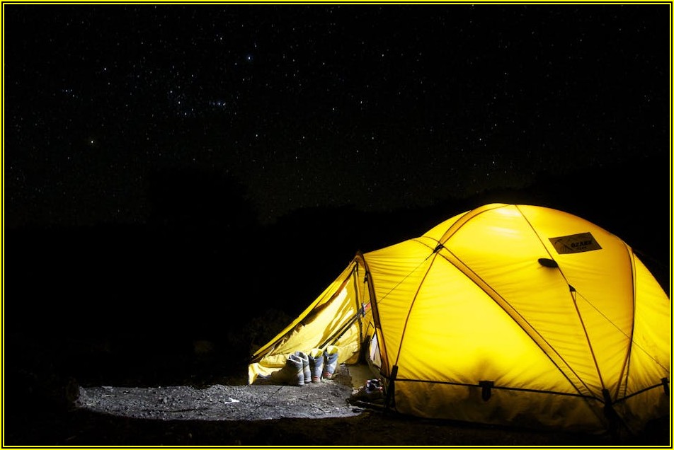 캠핑 필수품, 바람막이 텐트 액세서리로 편의성 높이기