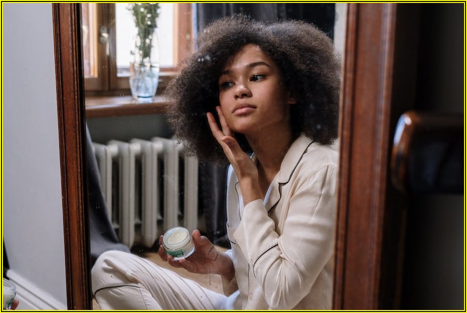 우리 집을 빛낼 부착 거울 선택법: 종류별 장단점 총정리