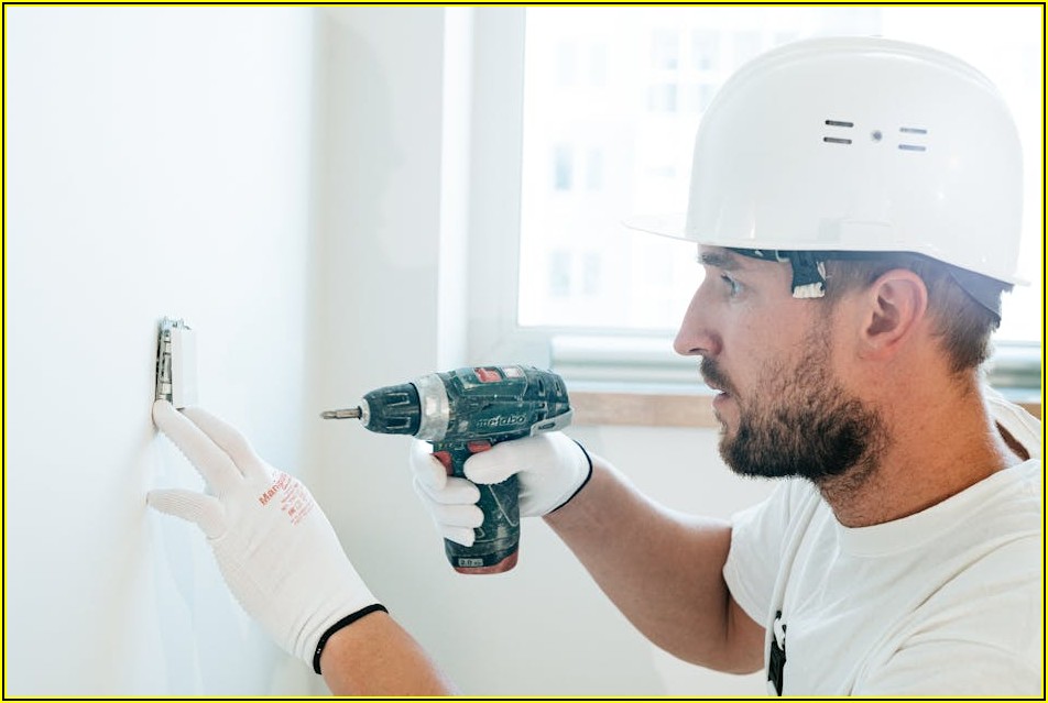 현수막 설치 안전 수칙: 사고 예방과 철저한 점검 가이드