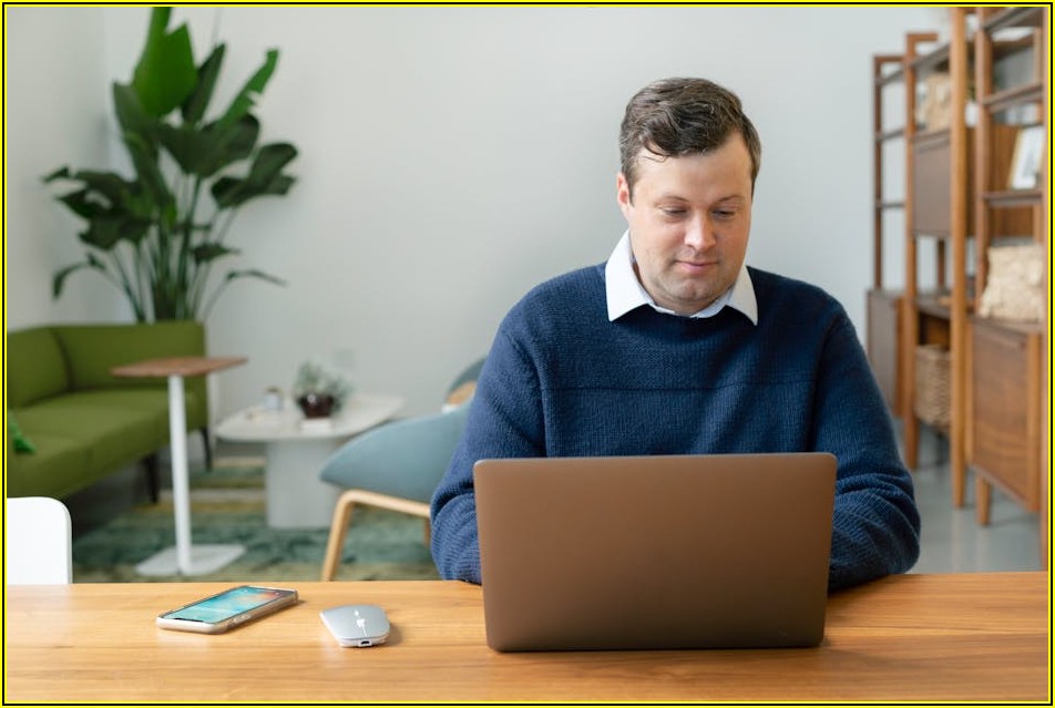 버려지는 가구, 다시 태어나다: 서울 중고 가구의 매력 탐구