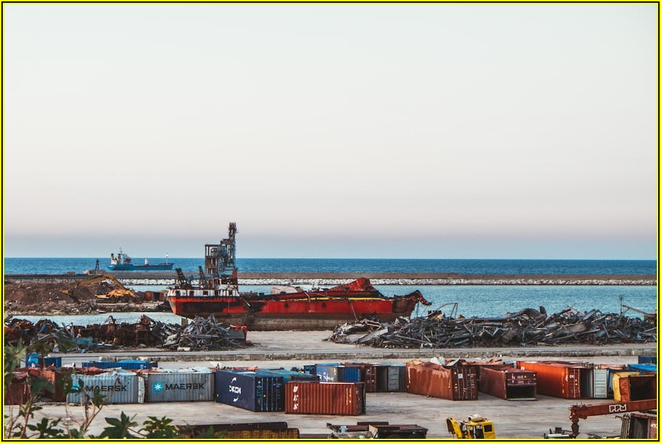 쓰레기 예술: 폐자재로 피어나는 창의적 가치