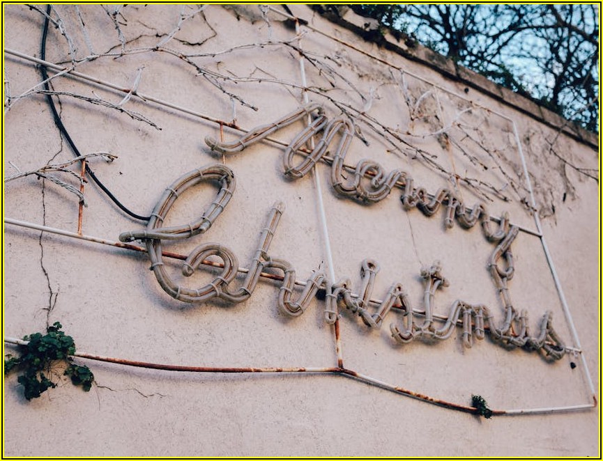 미끄럼 사고 예방, 표지판 디자인으로 시인성 높이기