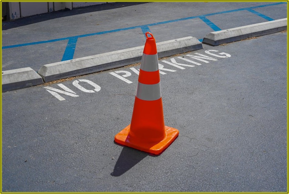 비상 상황 대비, 삼각대로 불법 주차 사고 막기