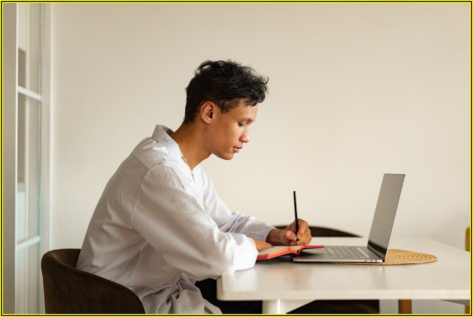 노트북 청소의 모든 것: 먼지 제거부터 관리법까지