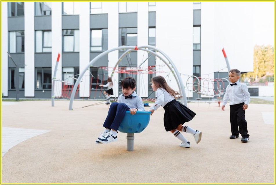 유아 놀이터 선택의 모든 것, 실내와 야외 비교 가이드