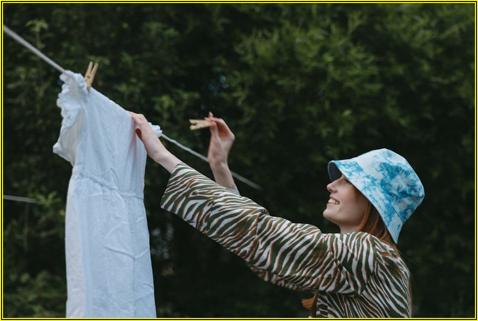 매번 맡기지 마세요! 집에서 옷 깨끗하게 관리하는 꿀팁