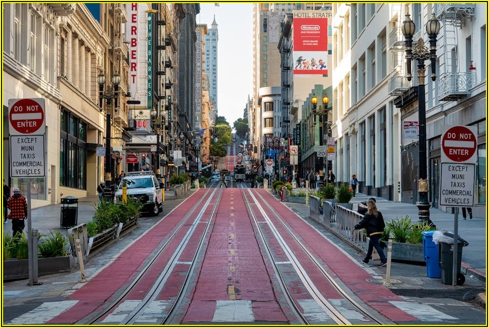 안전한 환경, 안내 표지 및 법규 준수의 중요성