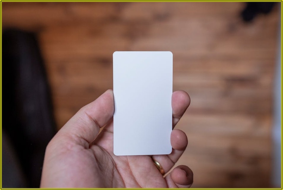 잊혀지지 않는 명함 스티커, 디자인 전략과 제작 비교 분석